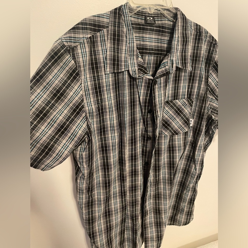 🎉2/$15 Oakley Men's Black and Gray Checkered Shirt - Picture 4 of 6